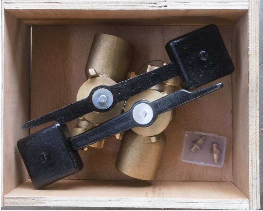 In ottone o in bronzo e a sonorizzazione assemblaggio di valvole auto-chiuse con imballaggio